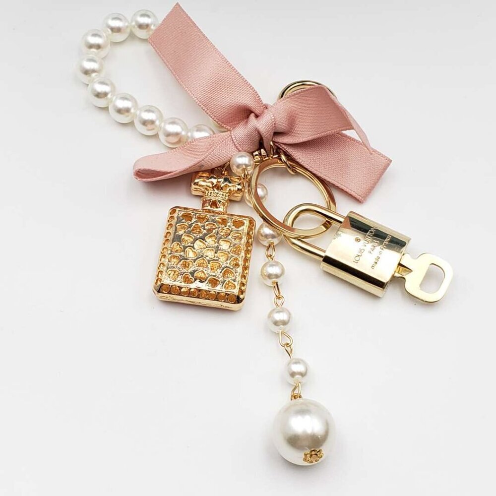 Authentic Louis Vuitton Gold Lock & Key ✨ Bag Charm Unbranded Keychain - Picture 6 of 8